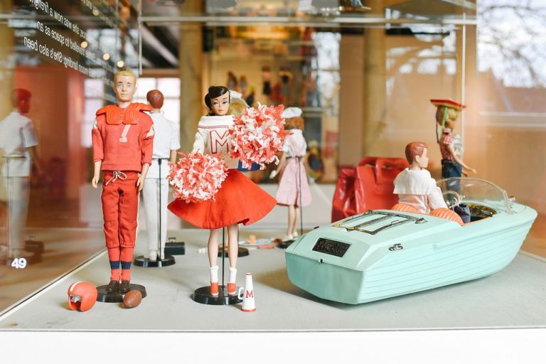 Stedelijk Museum Vianen, beeldbank, beeldbankshoot, Mirjam Broekhof Fotografie, museum, zakelijke shoot, personal branding, personal branding fotografie, personal branding fotograaf, barbie, tentoonstelling, portretfotografie