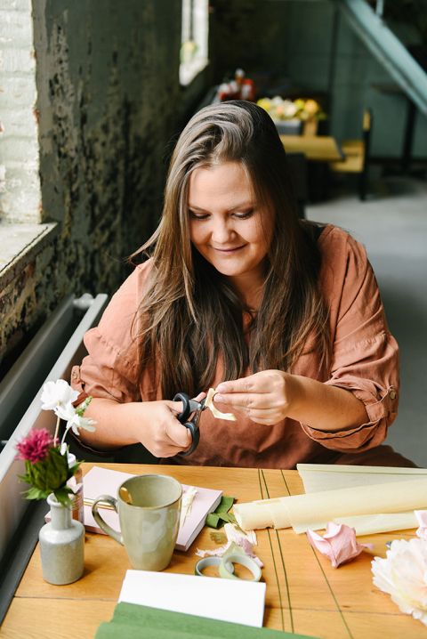 Creatieve ondernemer, bloemen, beeldbankshoot, ondernemersshoot, ondernemen, ondernemer, personal branding shoot, culemborg, fotoshoot, portretshoot, portretfotograaf, portretfotografie, fotograaf Culemborg, Mirjam Broekhof Fotografie