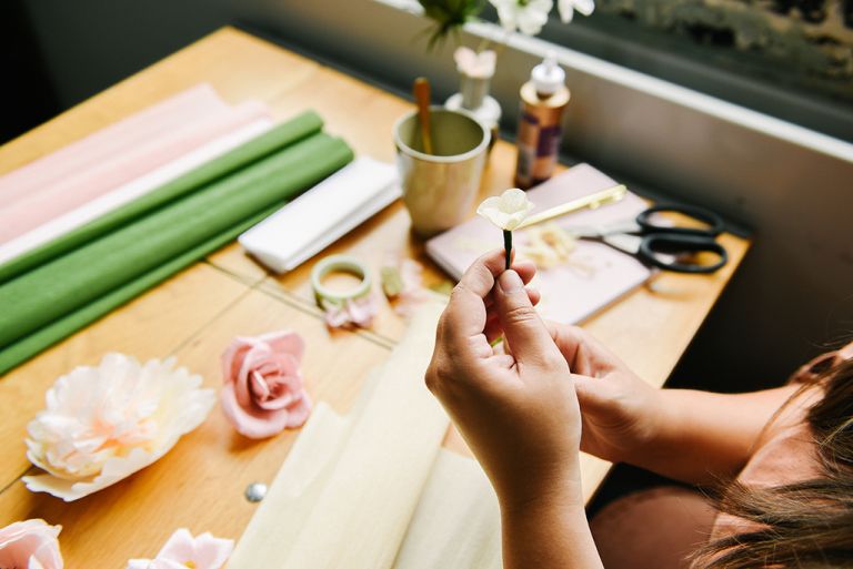 Creatieve ondernemer, bloemen, beeldbankshoot, ondernemersshoot, ondernemen, ondernemer, personal branding shoot, culemborg, fotoshoot, portretshoot, portretfotograaf, portretfotografie, fotograaf Culemborg, Mirjam Broekhof Fotografie